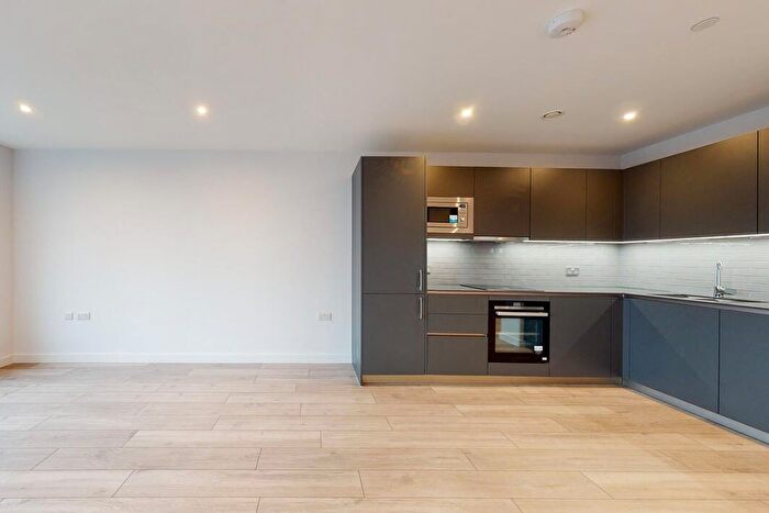 1 Bedroom Flat To Rent In New Lion Way, London, SE17