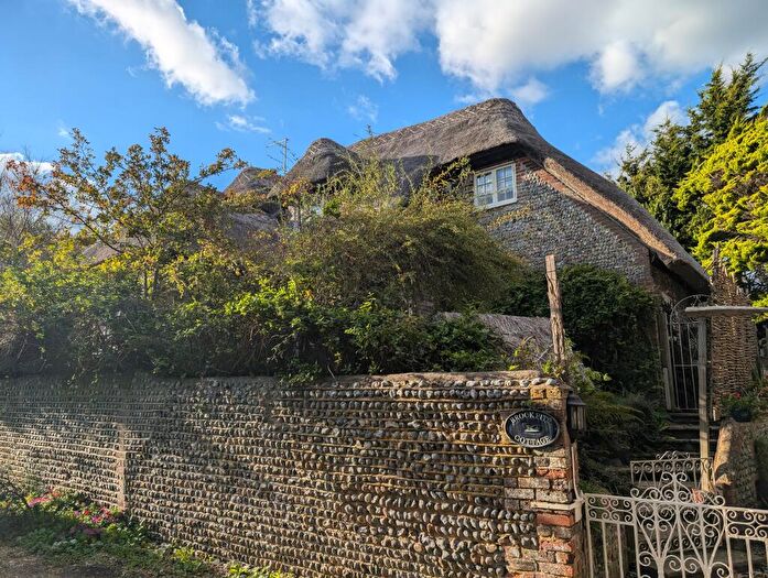 4 Bedroom Cottage To Rent In Climping, BN17