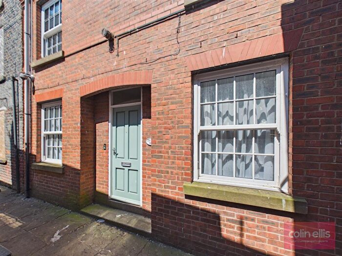 2 Bedroom Semi Detached House For Sale In The Bolts, Scarborough, YO11