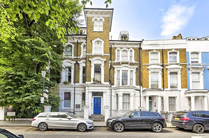 1 Bedroom Flat To Rent In St Luke's Road, Westbourne Park, London, W11