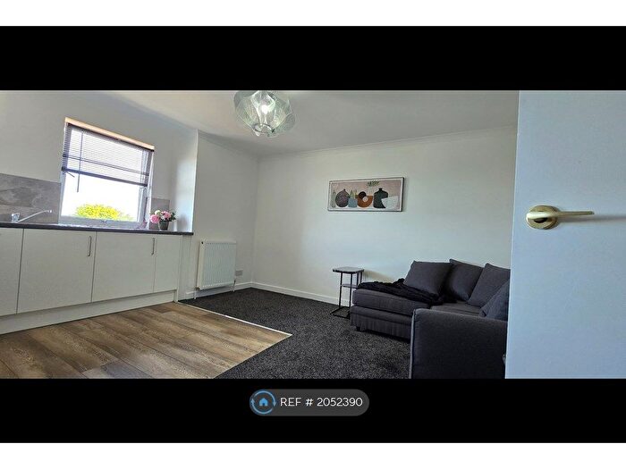 3 Bedroom Flat To Rent In Society Court, Aberdeen, AB24