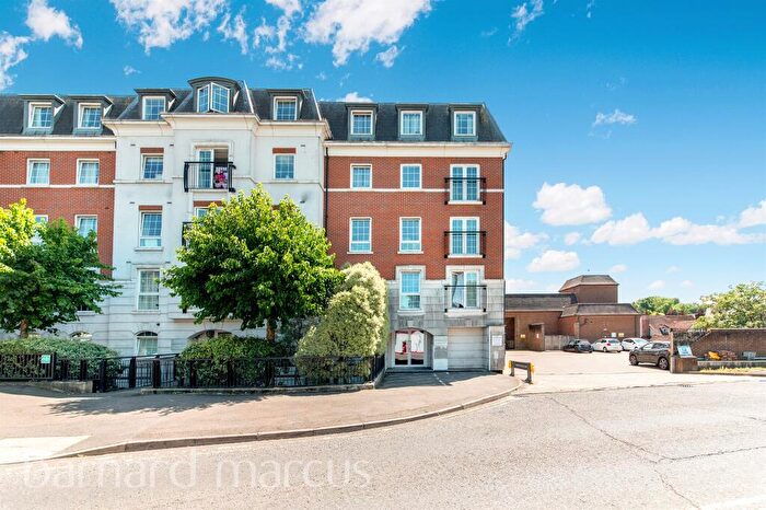 2 Bedroom Flat For Sale In Station Approach, Epsom, KT19