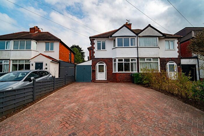 3 Bedroom Semi-Detached House For Sale In Three Oaks Road, Wythall, Birmingham, B47