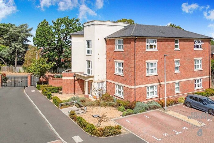 1 Bedroom Flat For Sale In Morris Close, Wokingham, Berkshire, RG41