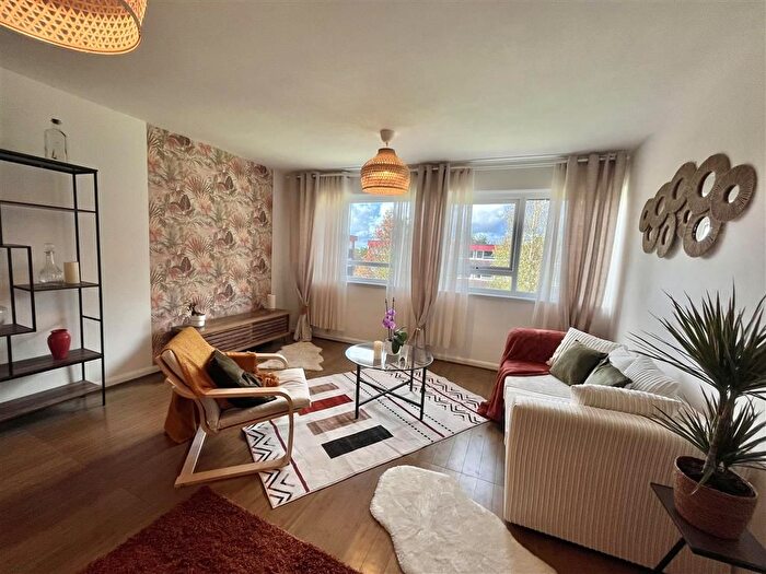 2 Bedroom Flat To Rent In Elm Close, Mapperley Park, Nottingham, NG3