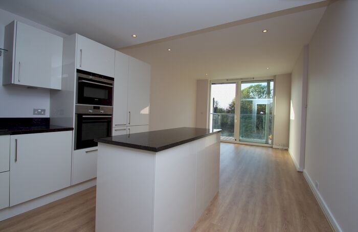 2 Bedroom Flat To Rent In The Bridge, Queenstown Road, London, SW8
