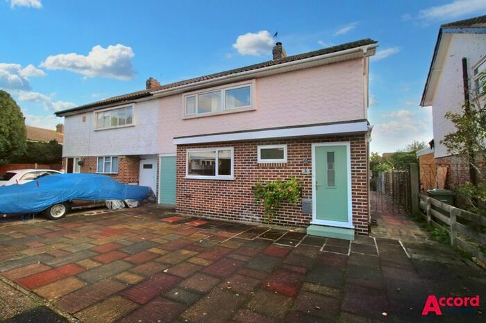 4 Bedroom Property To Rent In Bourne End, Hornchurch, RM11