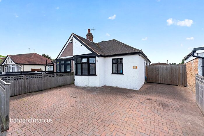 2 Bedroom Semi-Detached Bungalow For Sale In Parkfield Road, Feltham, TW13