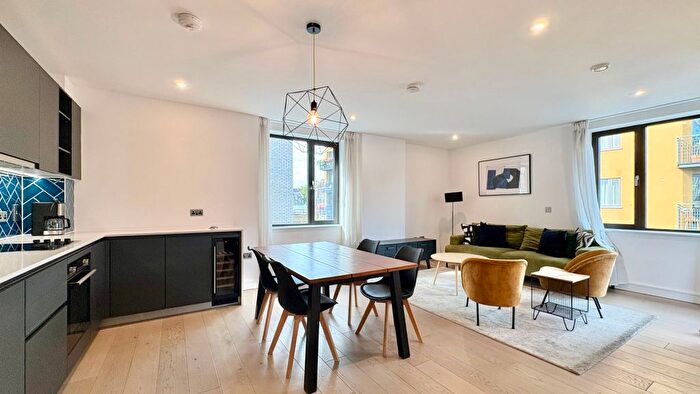 3 Bedroom Flat To Rent In Cremer Street, London, E2