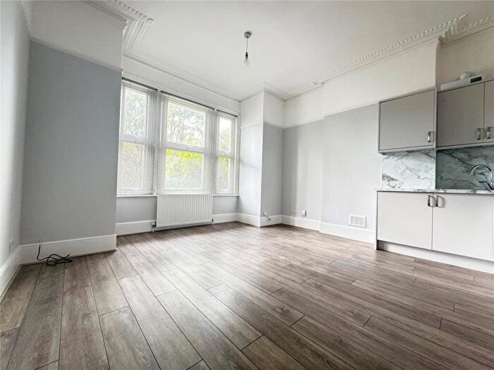 2 Bedroom Apartment To Rent In Norwood Road, London, SE24