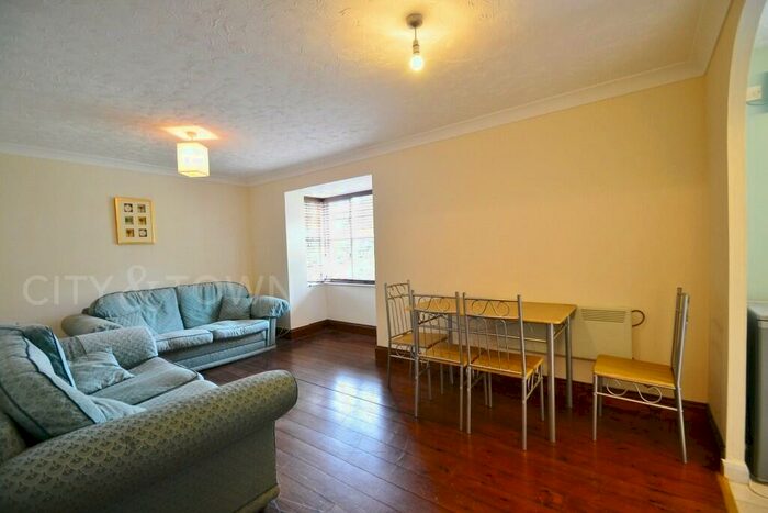 1 Bedroom Flat To Rent In Stubbs Drive, London, SE16