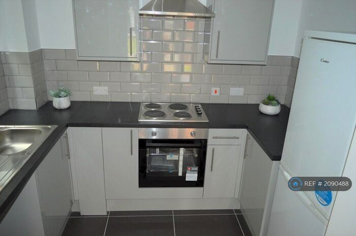 2 Bedroom Flat To Rent In Monea Hall, Coventry, CV1