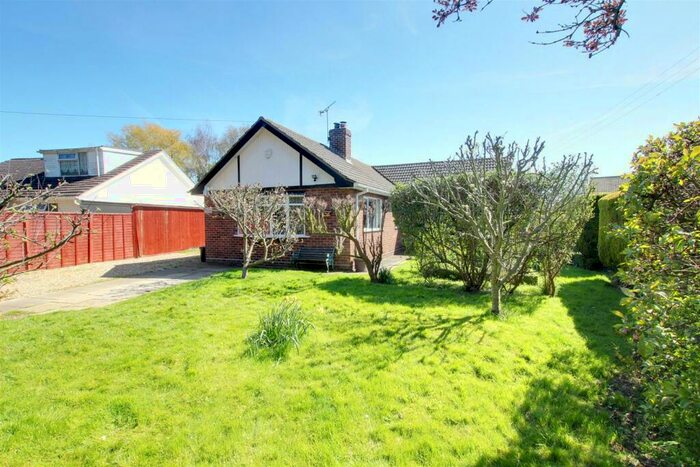 3 Bedroom Detached Bungalow For Sale In Brickyard Lane, Theddlethorpe, Mablethorpe, LN12