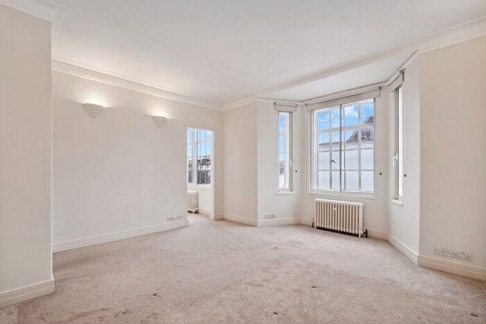 2 Bedroom Flat For Sale In Phillimore Court, Argyll Road, W8
