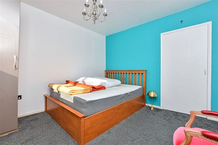 1 Bedroom Flat For Sale In Granville Farm House, Ramsgate, Kent, CT11