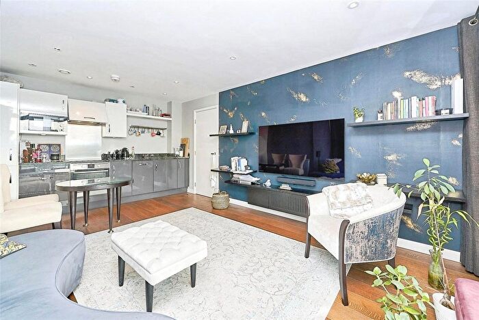 2 Bedroom Flat To Rent In Lighterage Court, High Street, Brentford, TW8