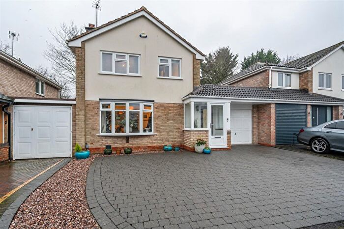 3 Bedroom Link Detached House For Sale In Clifton Crescent, Solihull, B91