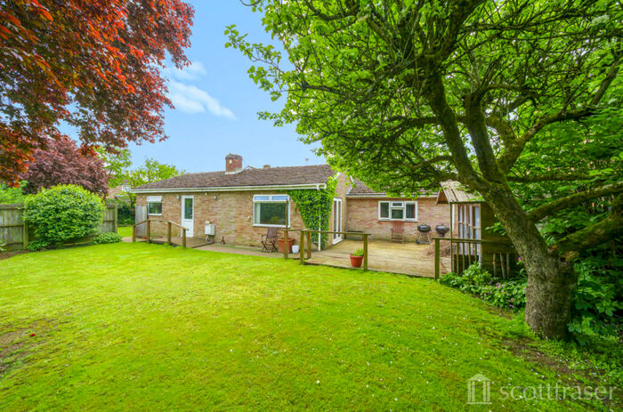 3 Bedroom Bungalow To Rent In Moors Close, Ducklington, OX29