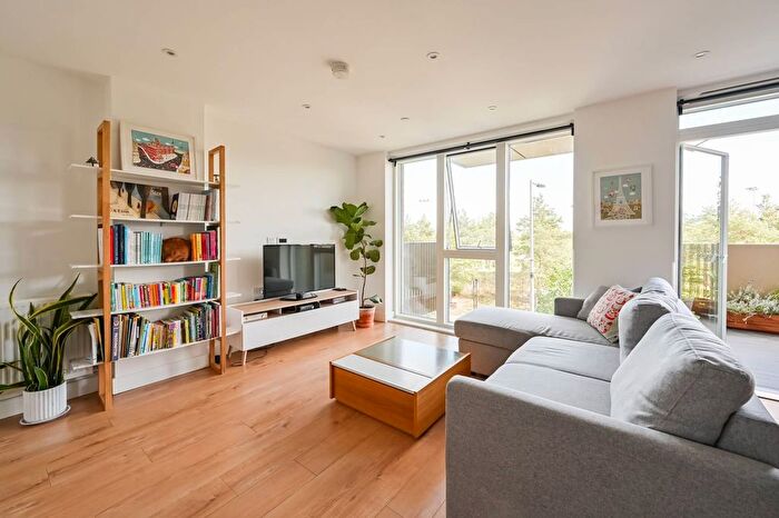 3 Bedroom Flat For Sale In Villiers Gardens, Stratford, London, E20