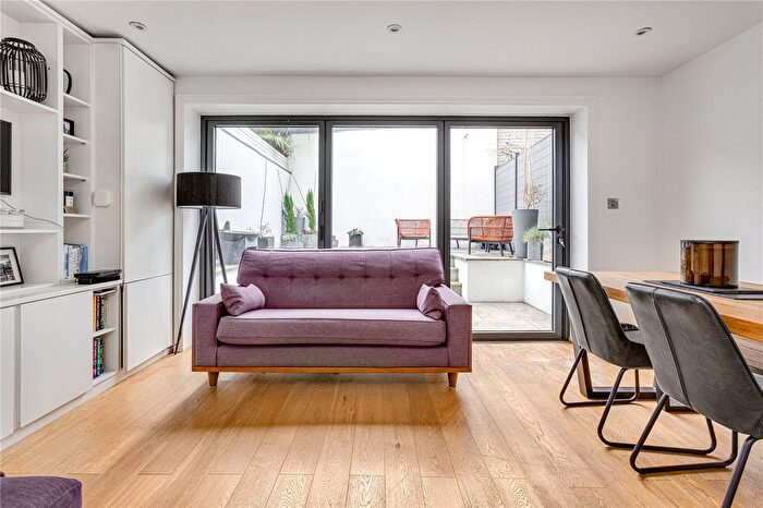 2 Bedroom Flat To Rent In Limburg Road, Clapham Junction, SW11