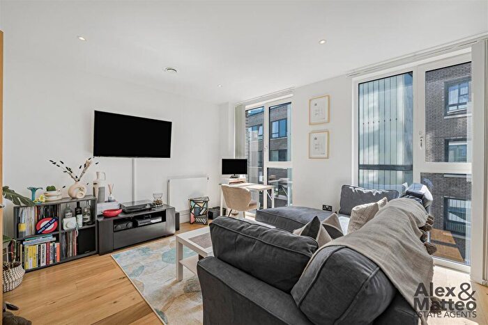 1 Bedroom Flat For Sale In Marine Wharf, Surrey Quays, SE8