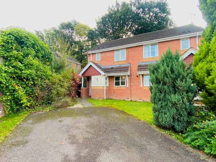 2 Bedroom House To Rent In Maidenbower, RH10