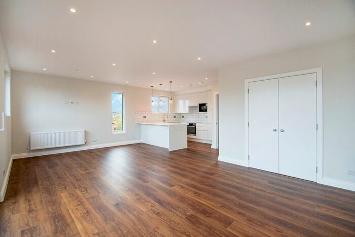 3 Bedroom Maisonette To Rent In Robinson Road, Tooting, London, SW17