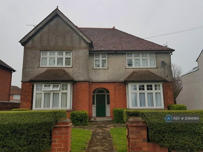 Studio To Rent In Tring Road, Aylesbury, HP20