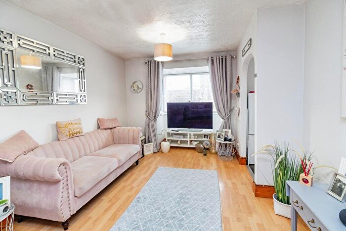 1 Bedroom Flat For Sale In Lynmouth Crescent, Furzton, Milton Keynes, Buckinghamshire, MK4