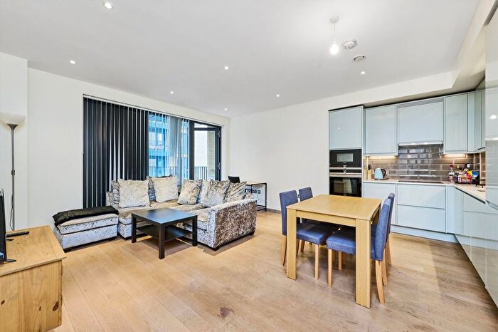 1 Bedroom Flat To Rent In Drapers Yard, London, SW18