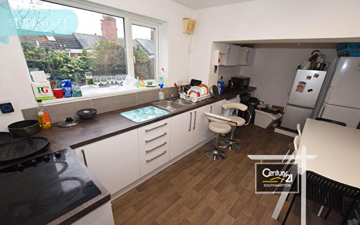 6 Bedroom Semi-Detached House To Rent In |Ref: |, Southamcliff Road, Southampton, SO14