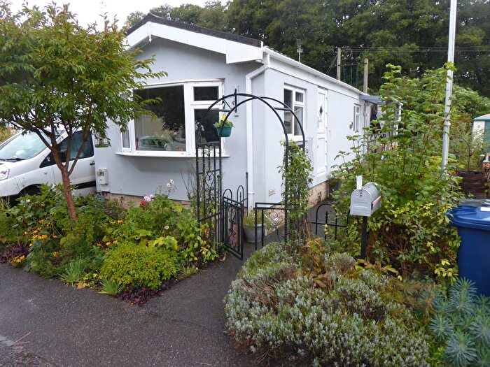 2 Bedroom Mobile/park Home For Sale In Kingsmead Park, Elstead, Godalming, GU8