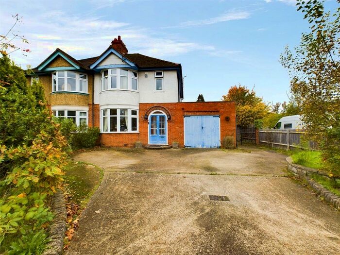 Houses for sale & to rent in RG5 4UP, Scott Close, Loddon Reading