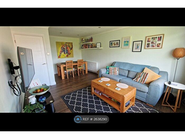 2 Bedroom Flat To Rent In Albion Road, Sutton, SM2