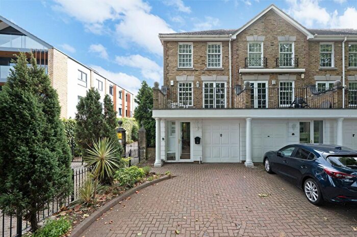 4 Bedroom End Of Terrace House To Rent In Kensington Gardens, Kingston Upon Thames, KT1
