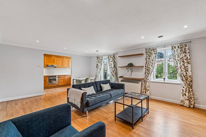 2 Bedroom Flat For Sale In Shillingstone House, Russell Road, W14