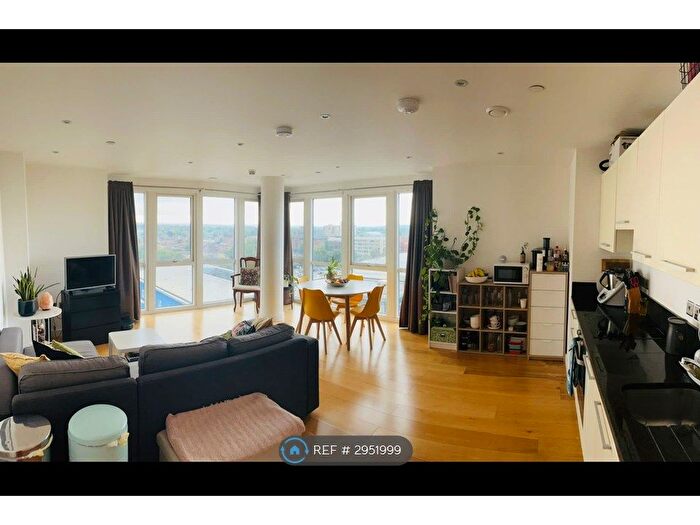 2 Bedroom Flat To Rent In Railway Terrace, Slough, SL2