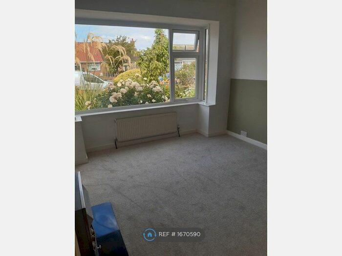 2 Bedroom Bungalow To Rent In North Drive, Thornton-Cleveleys, FY5