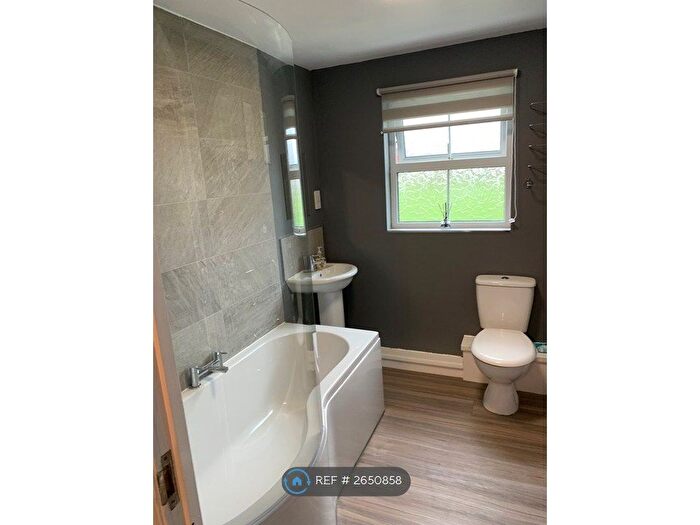 2 Bedroom Flat To Rent In Alma Wood Close, Chorley, PR7