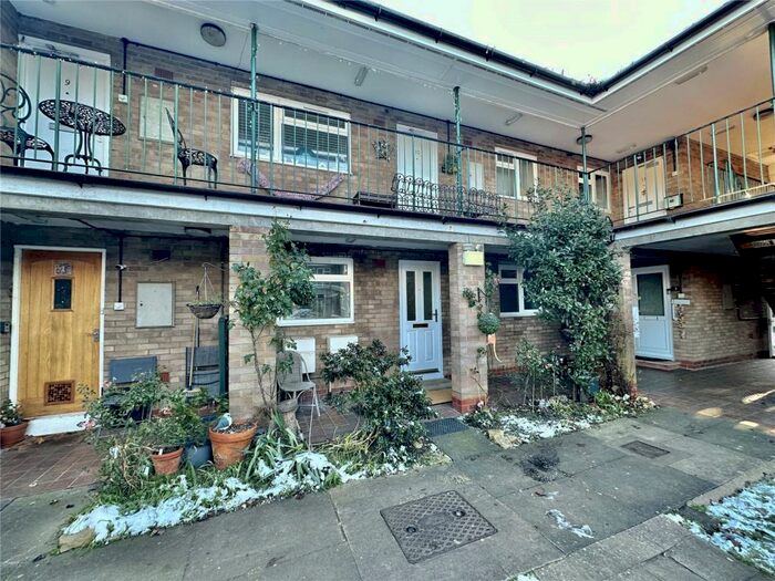 1 Bedroom Maisonette To Rent In Woodman Court, Stratford-upon-Avon, Warwickshire, CV37