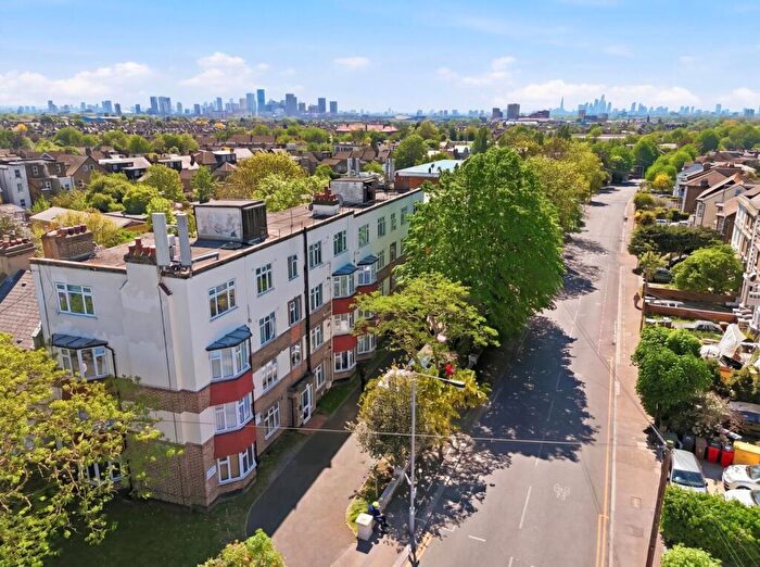 1 Bedroom Apartment For Sale In Hainault Road, London, E11