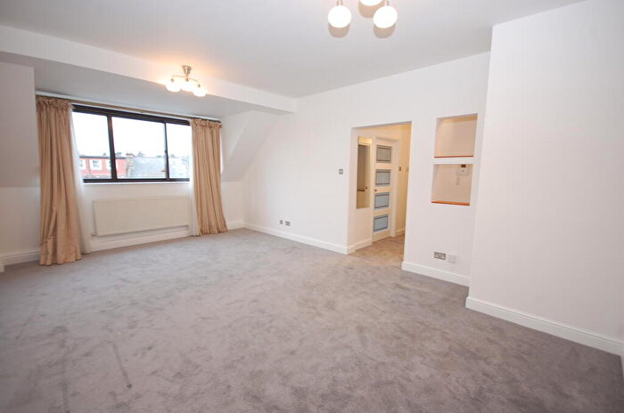 3 Bedroom Apartment To Rent In Barrymore, Bow Lane, North Finchley, N12