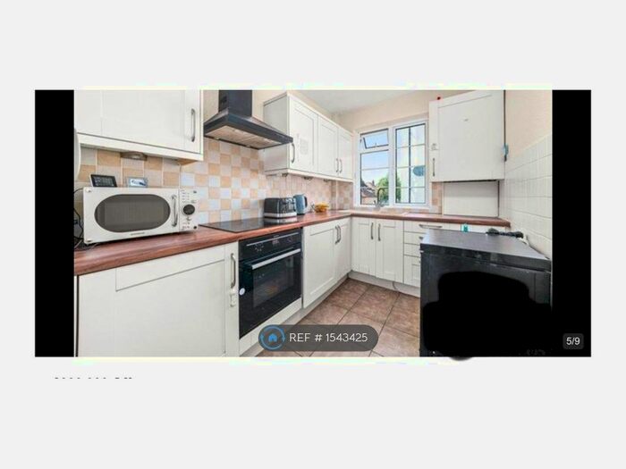 2 Bedroom Flat To Rent In North Finchley, London, N12