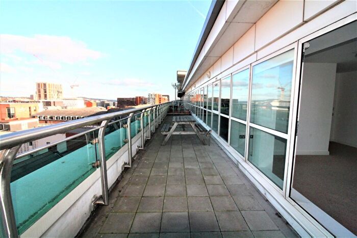 3 Bedroom Apartment To Rent In Royal Plaza, Westfield Terrace, S1