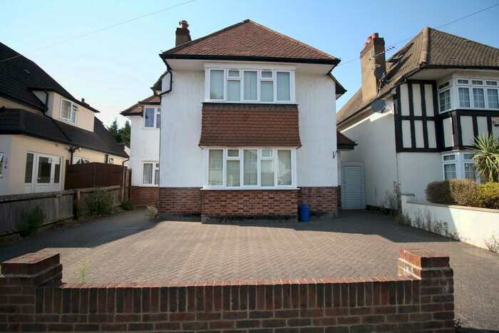 4 Bedroom Detached House To Rent In The Fairway, South Ruislip, HA4