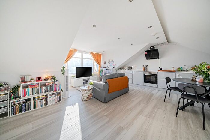 1 Bedroom Flat To Rent In High Street, London, W3