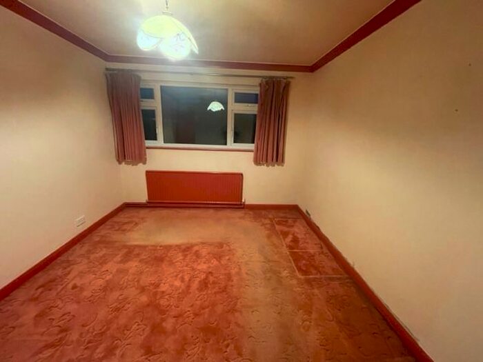 4 Bedroom Bungalow To Rent In Lime Avenue, Luton, LU4