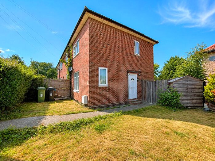 2 Bedroom End Of Terrace House To Rent In Shaw Road, Bromley, BR1