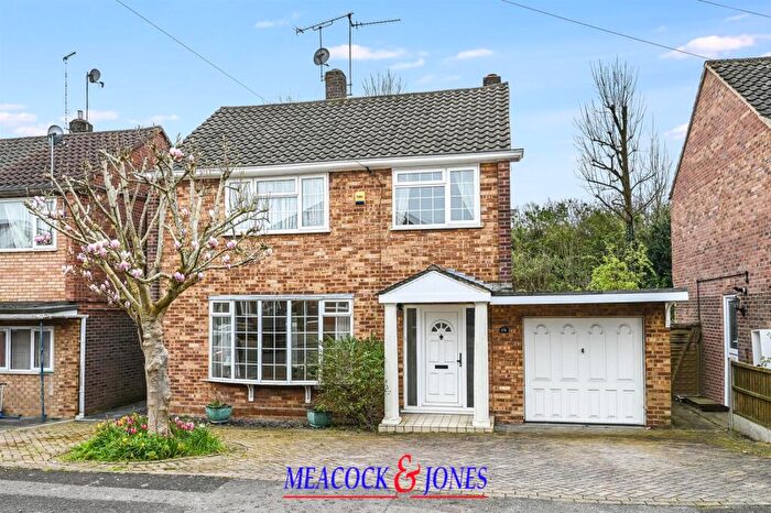 3 Bedroom Detached House For Sale In Hunter Avenue, Shenfield, Brentwood, CM15
