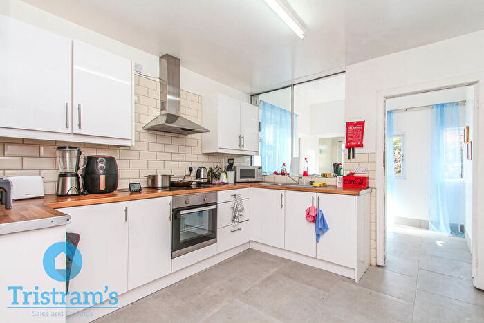 5 Bedroom Semi-Detached House To Rent In Western Boulevard, Leen Valley, NG8